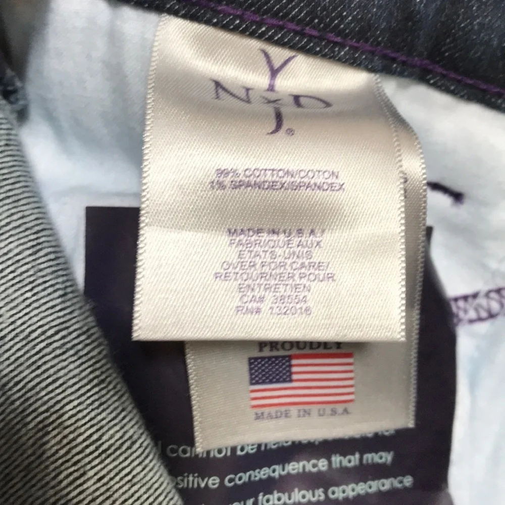NWT! NYDJ Size 8 blue straight slimming jeans